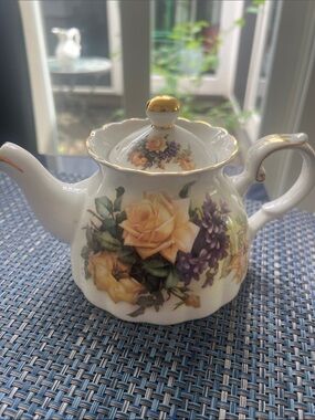 Crown Dorset Teapot  Staffordshire Scalloped Gold Trim